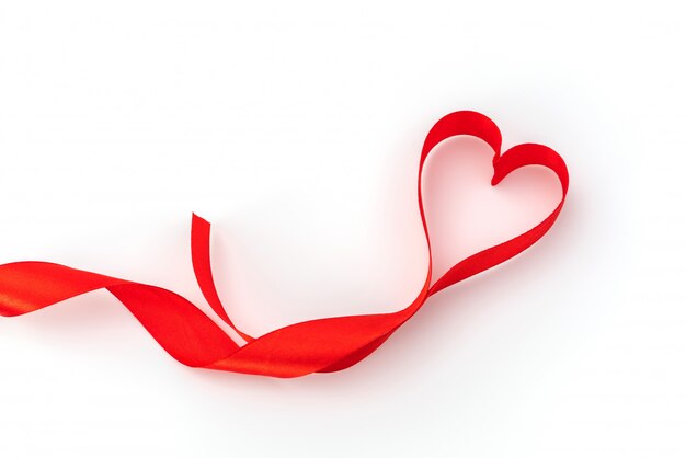 Valentine Heart. La cinta de seda roja. Símbolo del amor.