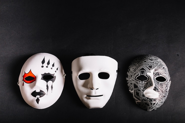 Foto gratuito varias máscaras para halloween
