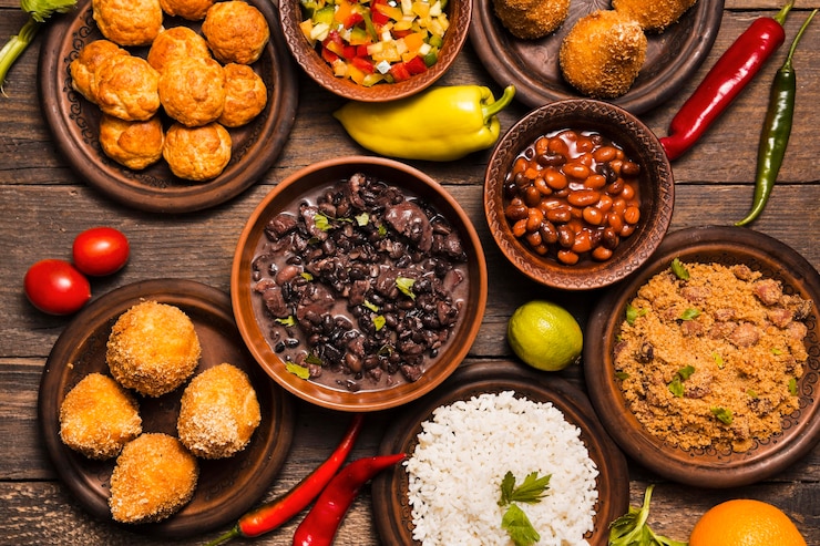 Foto gratuito una variedad de platos con deliciosa comida brasileña