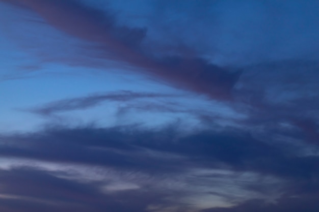 Foto gratuita variedad de tonos azules en una mente abstracta nublada