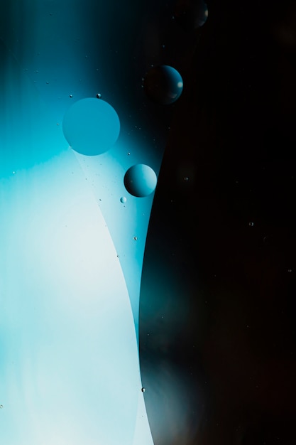 Variedad de tonos degradados con burbujas azules.