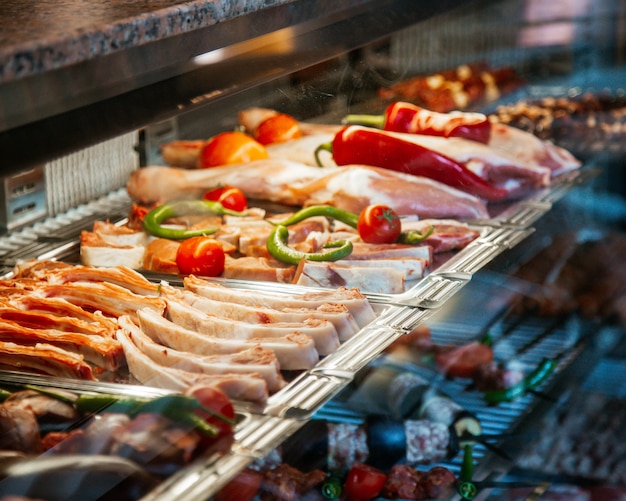 Variedades de carne preparadas para kebab