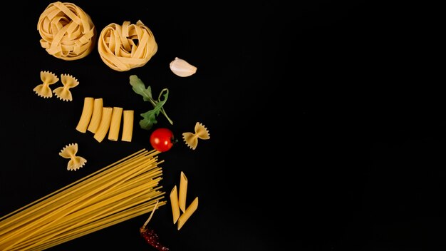 Foto gratuita varios tipos de pasta