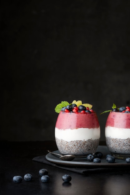 Foto gratuita vaso de delicioso postre brasileño acai