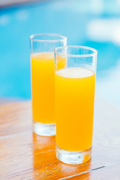 Vaso de jugo de naranja