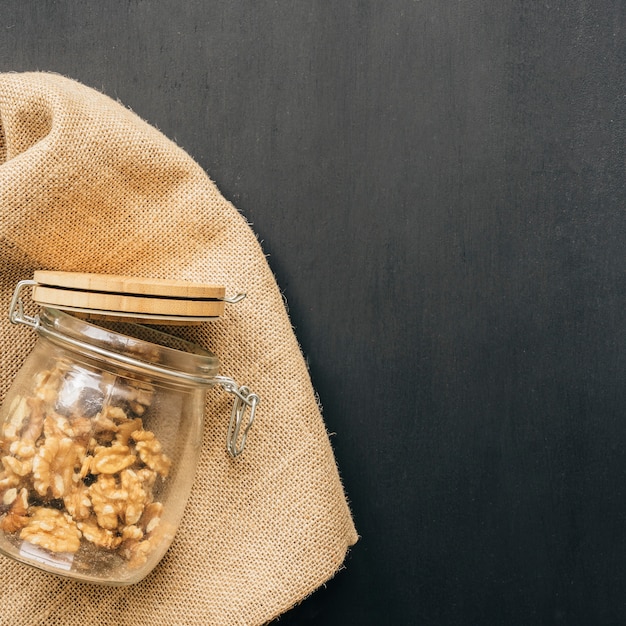 Vaso de nueces en tela