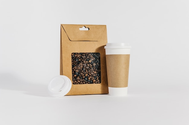 Vaso de plástico y bolsa de plástico