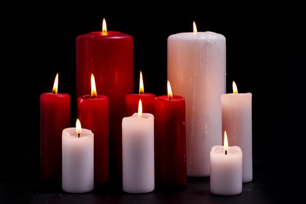 Velas blancas y rojas