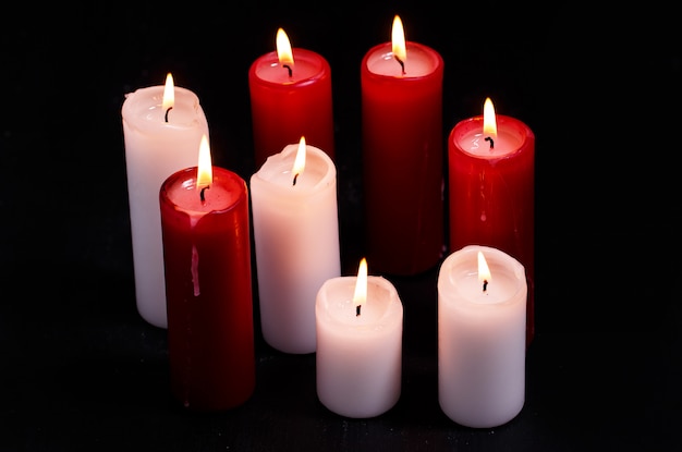 Foto gratuita velas blancas y rojas