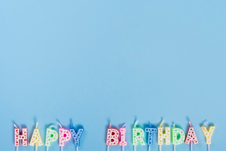 Foto gratuito velas de cumpleaños apagadas con letras