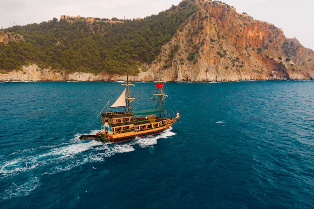 Velero en el mar medeteranian