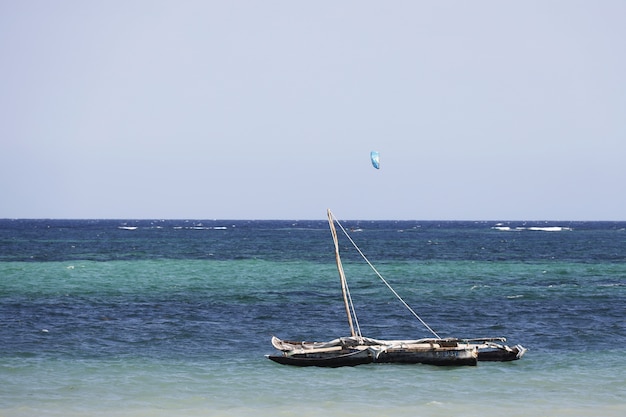 Velero en la playa de Diana, Kenia, África