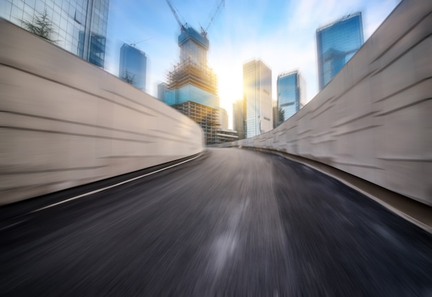 Velocidad de movimiento en la carretera urbana túnel de carretera