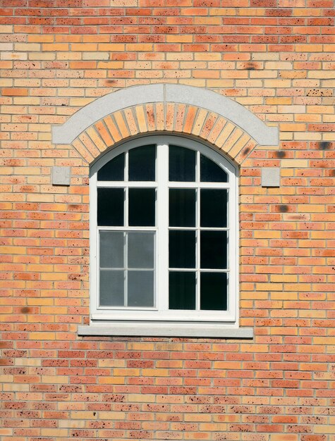 Ventana antigua del edificio viejo en la ciudad de Quebec