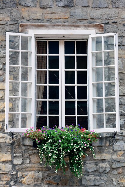 Ventana en la calle en Montreal, Canadá