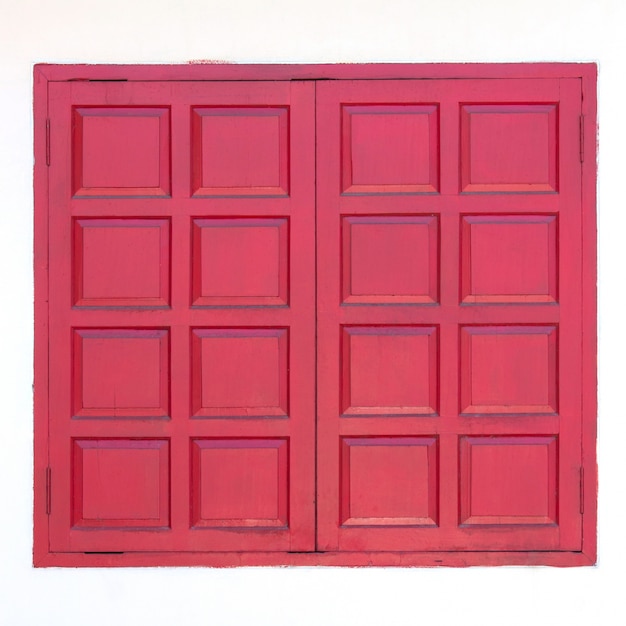 Ventana de madera roja