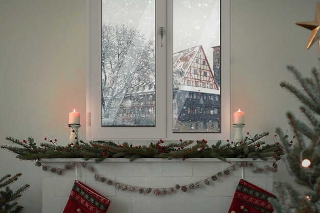 Ventana nevada con decoración interior navideña