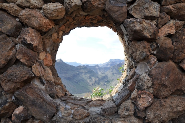 Ventana de pared de piedra en Gran Canaria