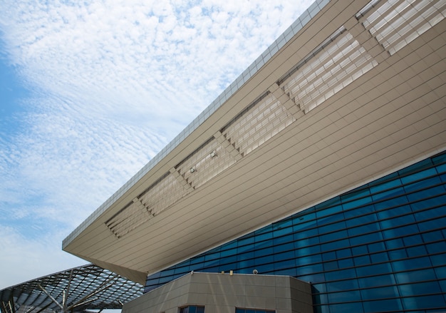 Ventanas de la oficina de negocio de rascacielos