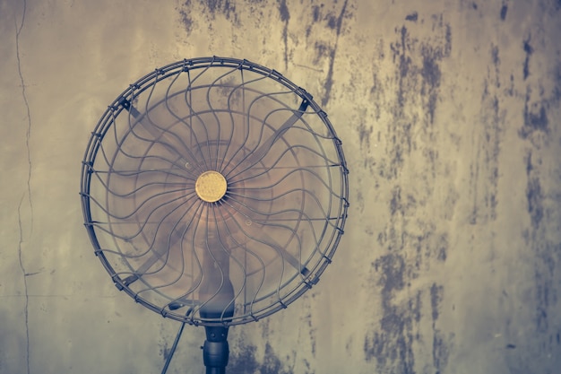 Ventilador antiguo en funcionamiento