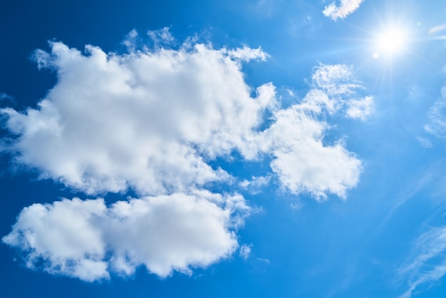 verano hermosas nubes día brillante