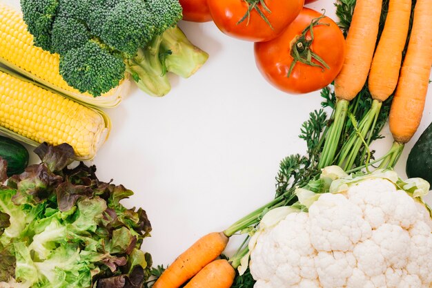 Verduras formando espacio circular