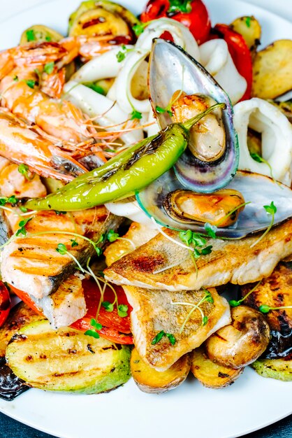 verduras fritas con ostras y gambas