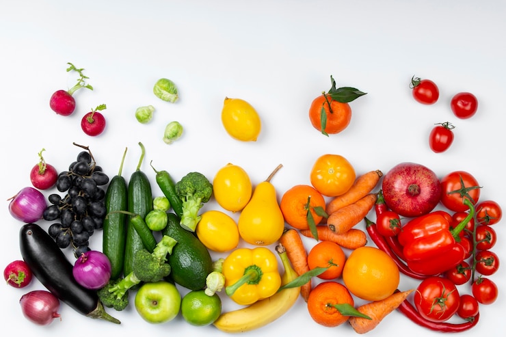 Foto gratuito verduras y frutas frescas de capa plana