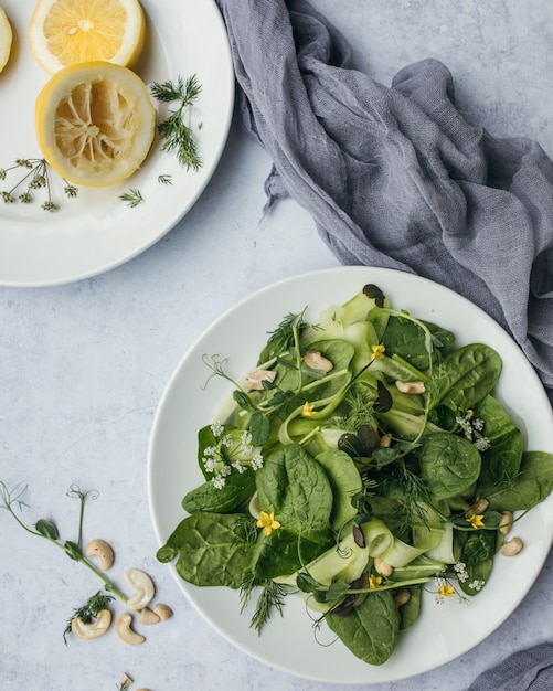 Verduras y limones verdes