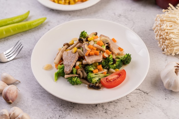 Verduras mixtas salteadas con cerdo