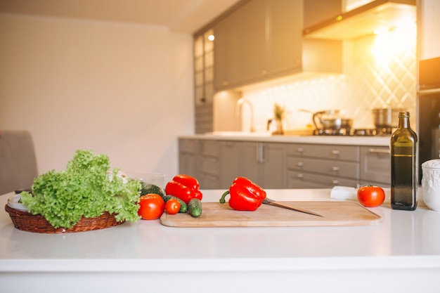 Verduras saludables en la cocina.