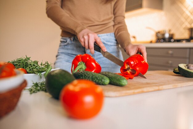 Verduras saludables en la cocina.