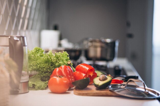 Verduras saludables en la cocina.