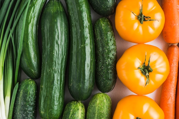 Foto gratuita verduras verdes y naranjas