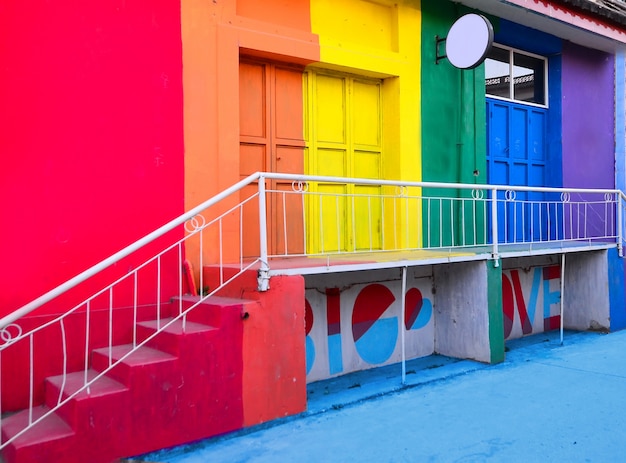 Foto gratuita vestíbulo, techo, arco iris, edificio, singapur