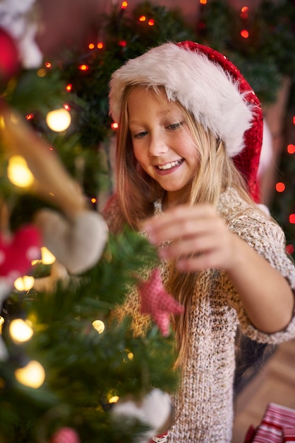 Vestir un árbol de Navidad suele ser mi deber