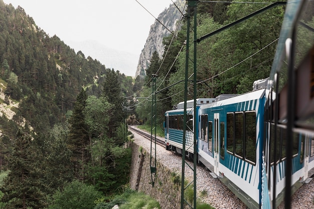 Viajar en tren concepto