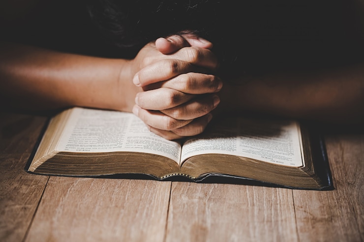 Foto gratuito la vida cristiana crisis de oración a dios.
