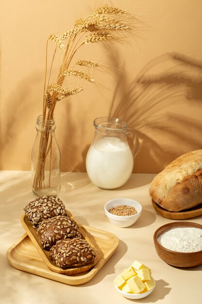Vida muerta con apetitosa comida de panadería