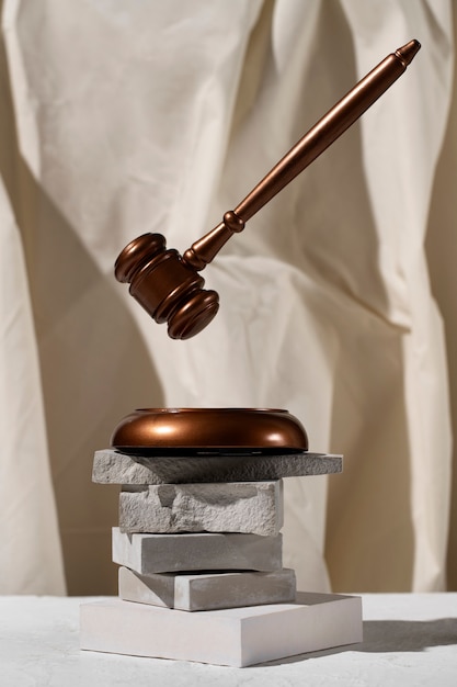 Vida muerta con las balanzas de la justicia