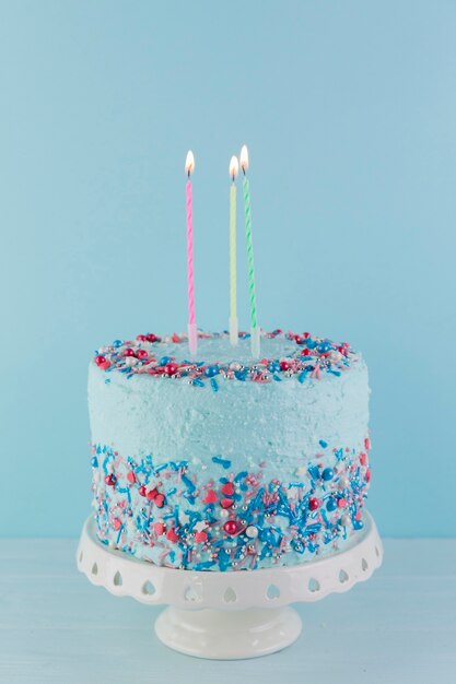 Vida muerta de un sabroso pastel de cumpleaños
