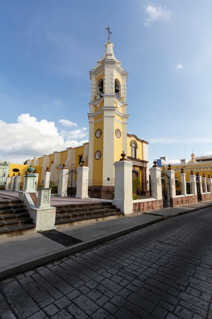 La vida en el paisaje de méxico con el edificio.