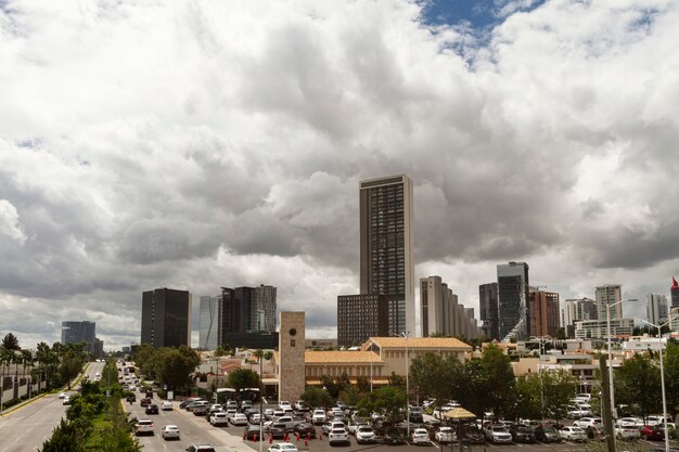 La vida en el paisaje de méxico con edificios.