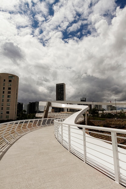 La vida en el paisaje de méxico con puente.