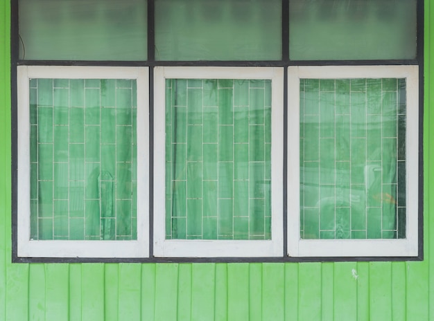 Foto gratuita vieja ventana en la pared de madera