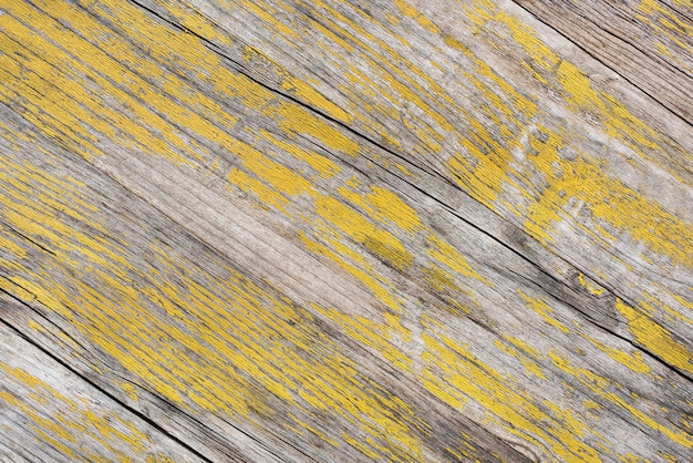 Viejo diseño texturizado de madera amarillo del fondo