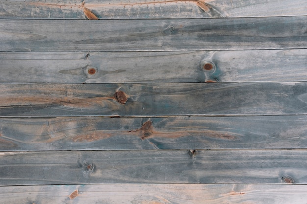 Un viejo tablón de madera con textura de color gris