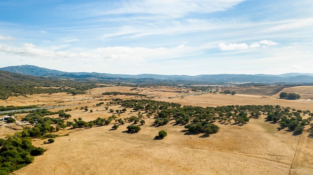 Vista aérea de aviones no tripulados de hermosa tierra