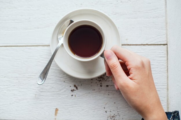 Vista aérea de una bebida de café caliente