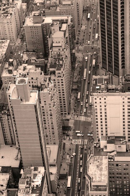 Vista aérea de la calle Manhattan de Nueva York en blanco y negro